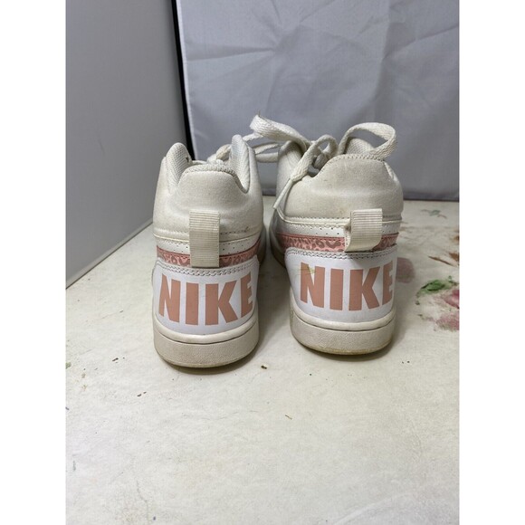 NIKE COURT BOROUGH 845107-101 SIZE 4Y WHITE PINK YOUTH SHOES 2017 - Picture 4 of 10